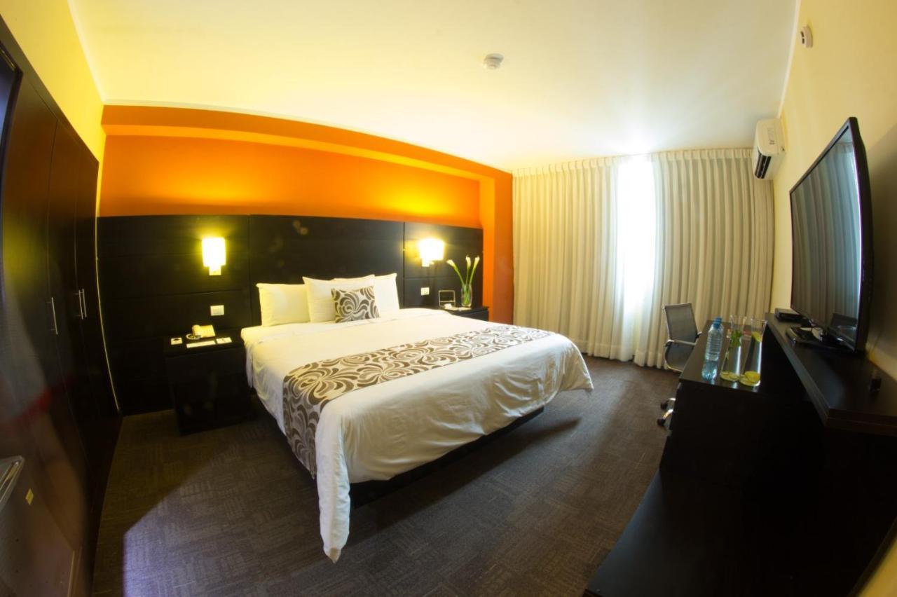 Hotel El Gran Marques Trujillo Bagian luar foto