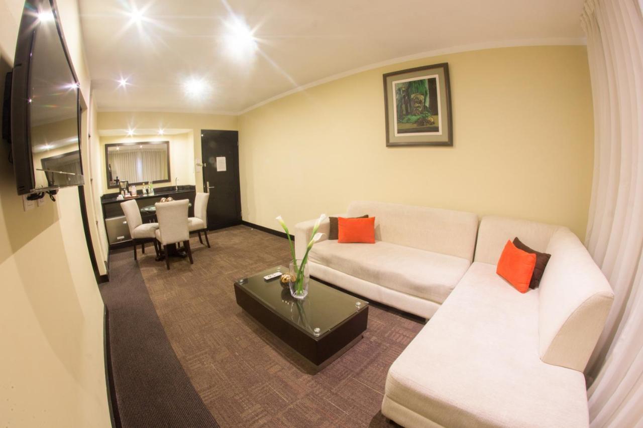 Hotel El Gran Marques Trujillo Bagian luar foto