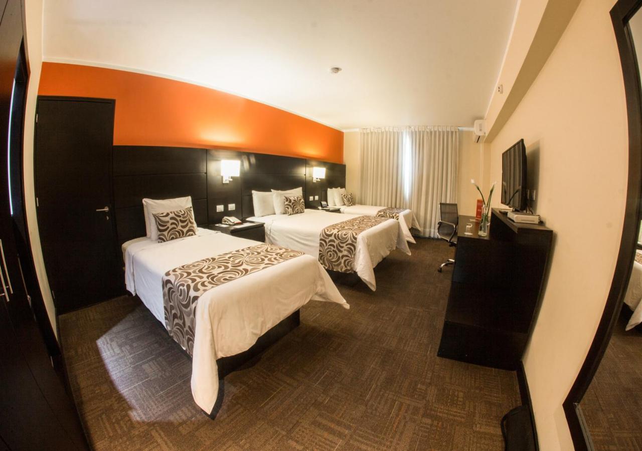 Hotel El Gran Marques Trujillo Bagian luar foto