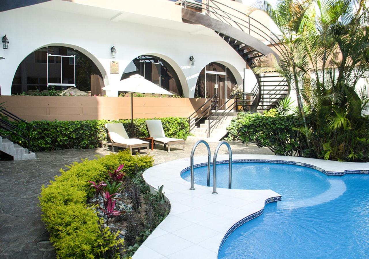 Hotel El Gran Marques Trujillo Bagian luar foto