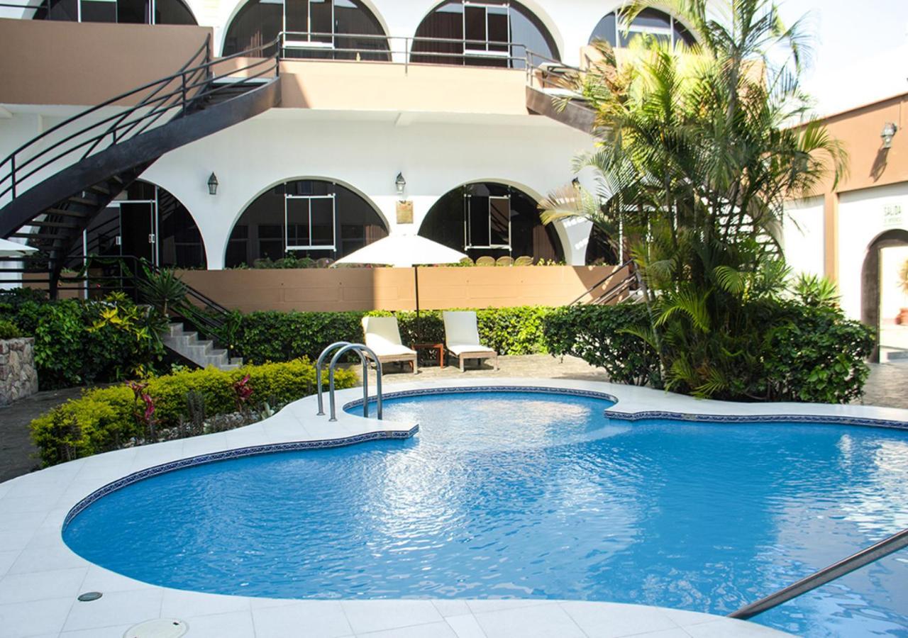 Hotel El Gran Marques Trujillo Bagian luar foto