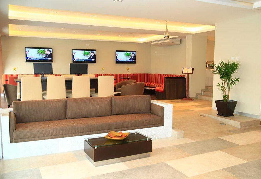 Hotel El Gran Marques Trujillo Bagian luar foto