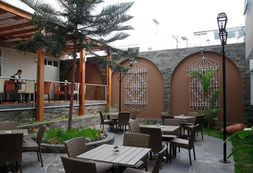 Hotel El Gran Marques Trujillo Bagian luar foto